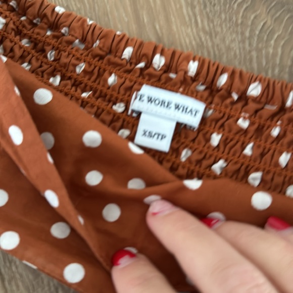 We wore what top - Picture 2 of 2